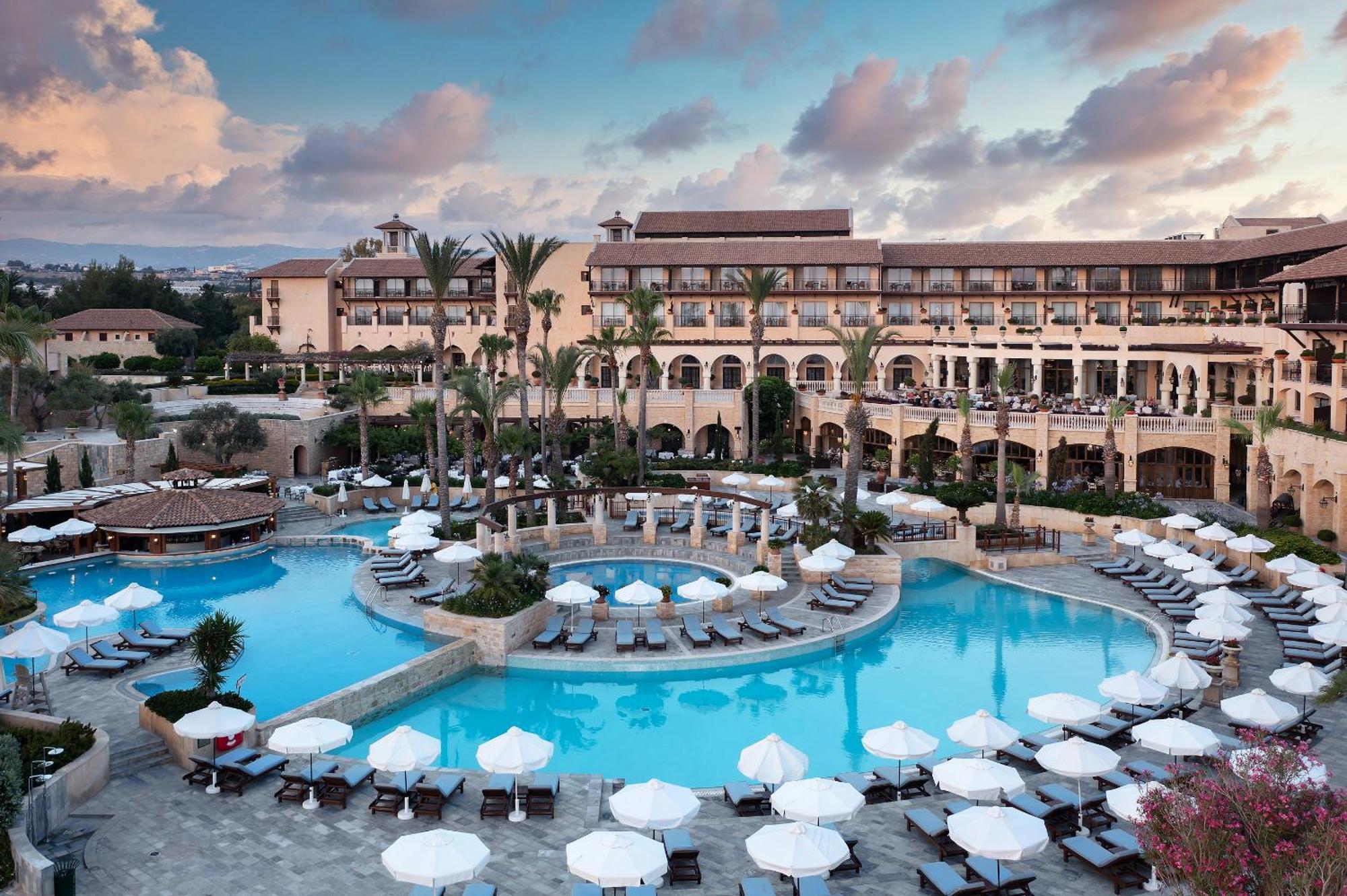 极乐豪华酒店 Paphos 外观 照片 The Resort at Atlantis Paradise Island